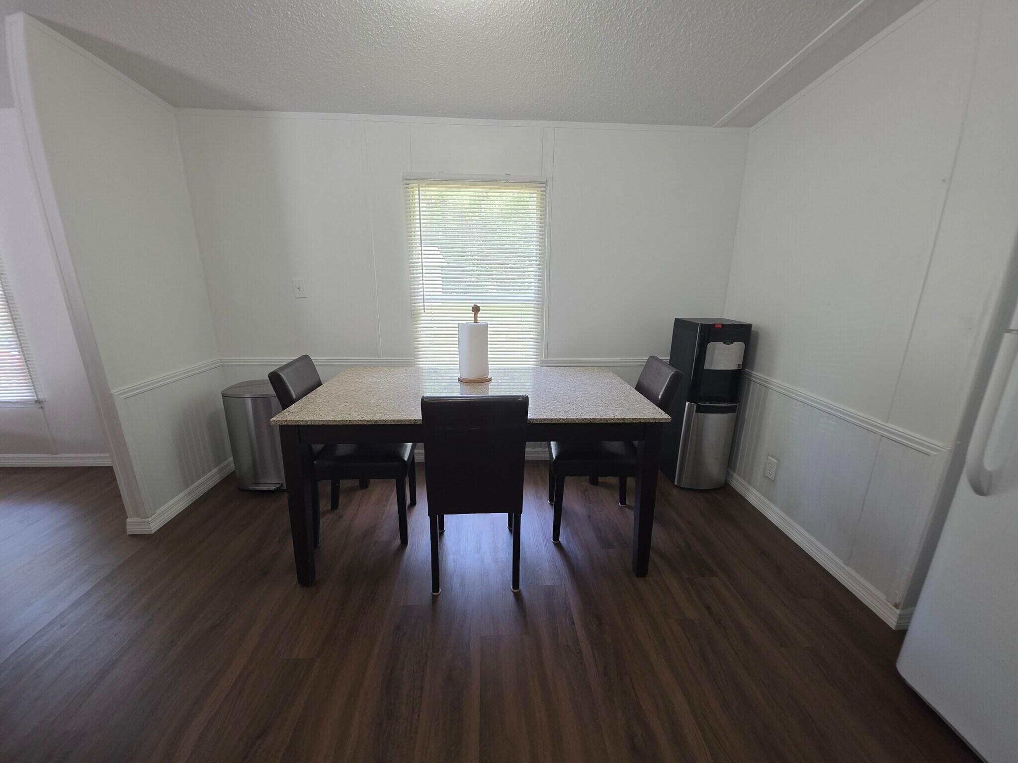 Building Photo - 2160 Milrose Dr