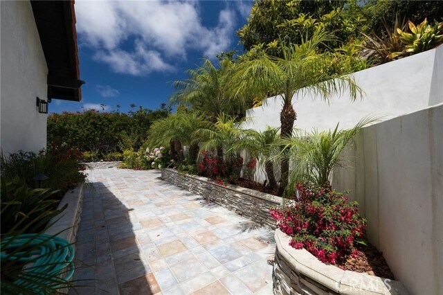 Building Photo - 1253 Vía Landeta