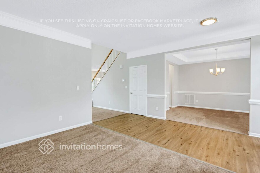 Building Photo - 9823 Dauphine Dr