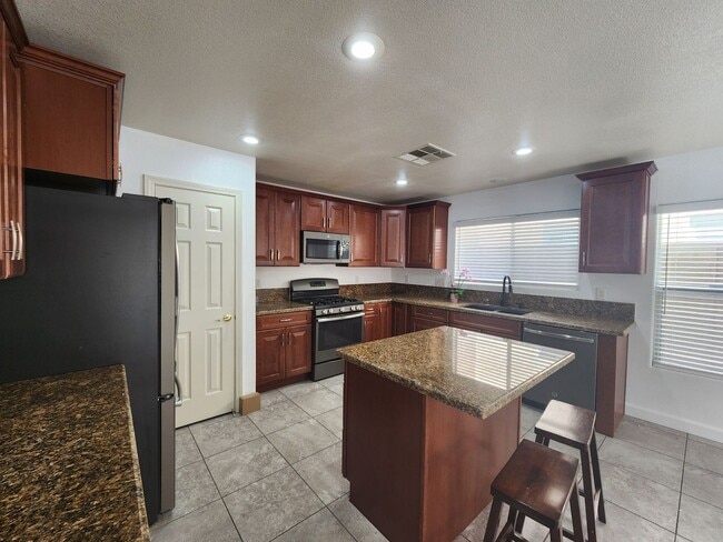 Building Photo - Sleek 2 story home with tile in most living areas and upgraded kitchen.
