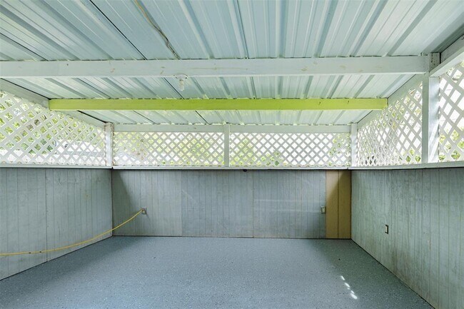 Building Photo - 214 Carlang St