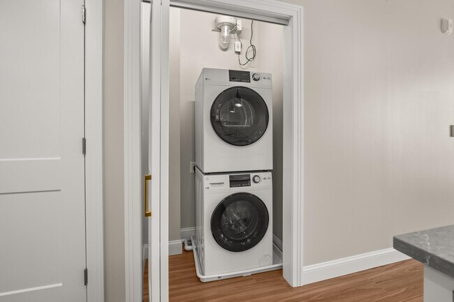 Building Photo - 99 Foundry Pl