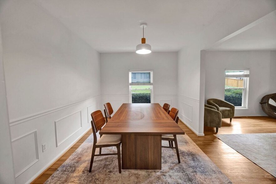 Building Photo - 3541 W Lakeside Dr