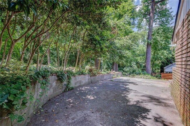 Building Photo - 1112 Franklin Cir NE