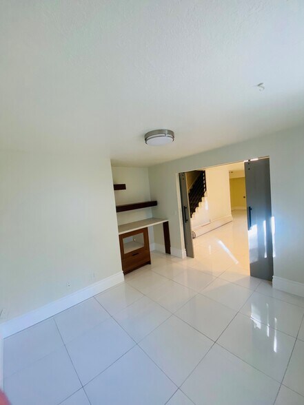 Dining area - 1136 Fairway Cir