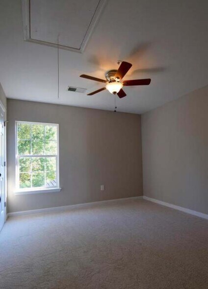 Building Photo - 1210 Northern Lights Dr