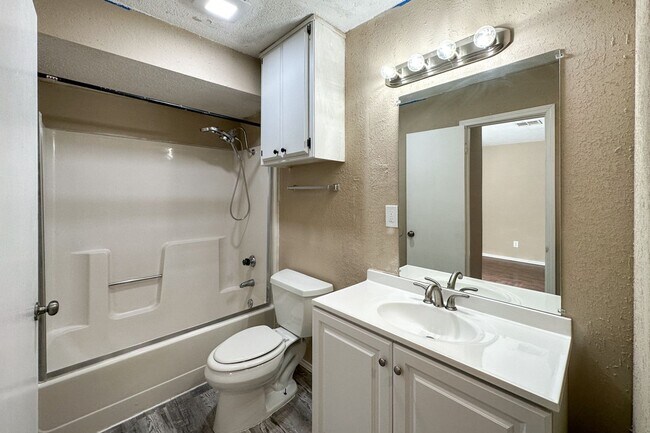 Building Photo - 972 NW 5th St
