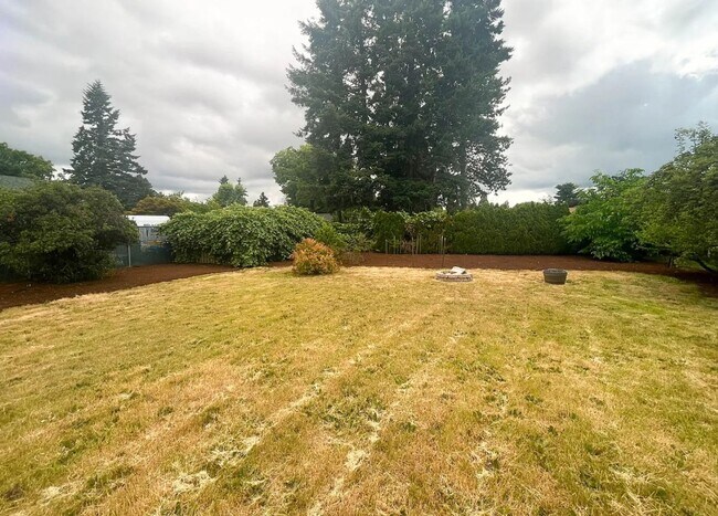 Building Photo - 15560 SE Thorville Ave