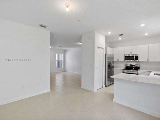 Building Photo - 106 SW 184th Ave