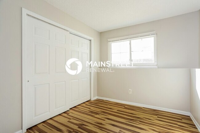 Building Photo - 4 Bedroom Pet-Friendly Home in Denver, CO with Main Street Renewal