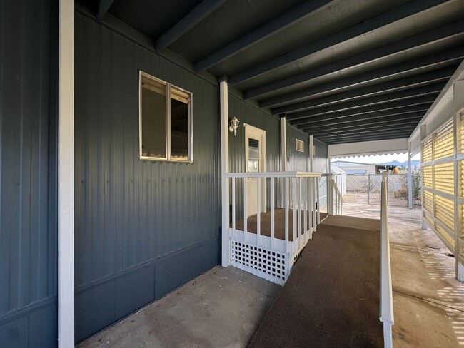 Building Photo - Spacious Rental in Bullhead City