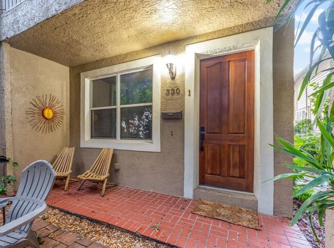 Building Photo - 330 Lang Ct N