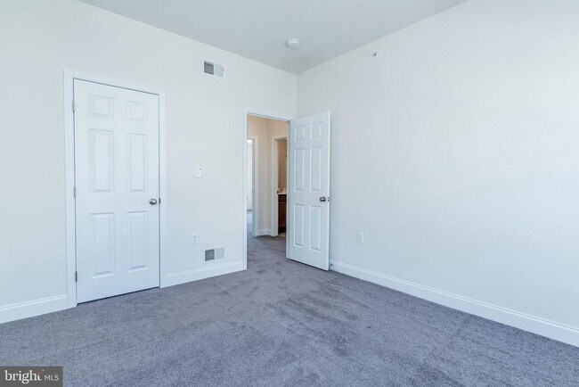 Building Photo - 1338 Saxton Wy
