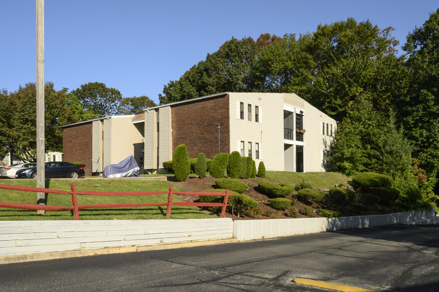 Building Photo - Laurel Hill Apartments