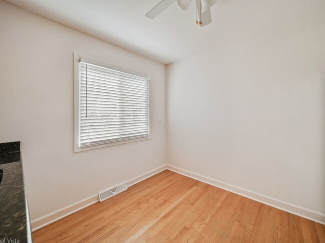 Building Photo - 482 E Vallette St