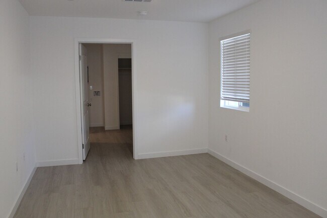 Building Photo - Brand New Home for Rent with Mother In Law Suite and Solar- Sydney Park