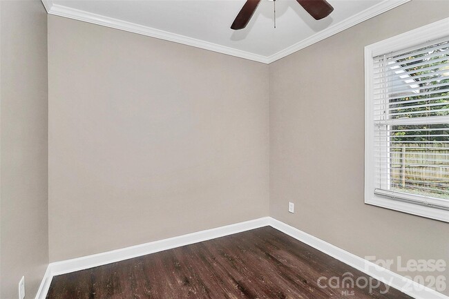 Building Photo - 2213 Kennesaw Dr