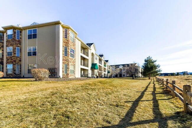 Building Photo - 12304 W Cross Dr