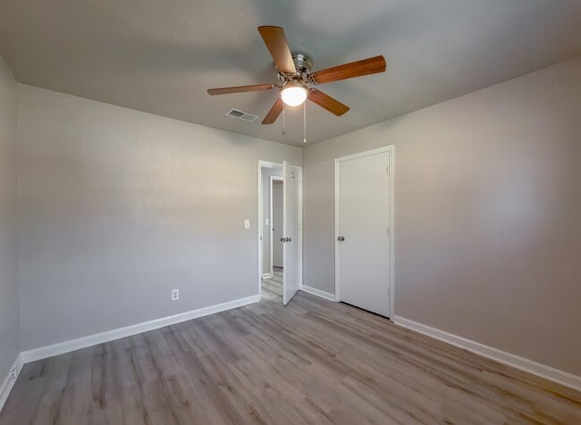 Building Photo - 3245 Whitney Dr W