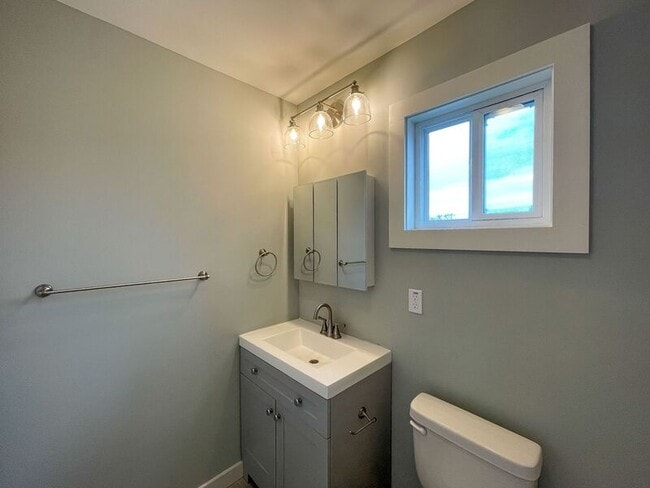 Building Photo - 79 E Cascade St