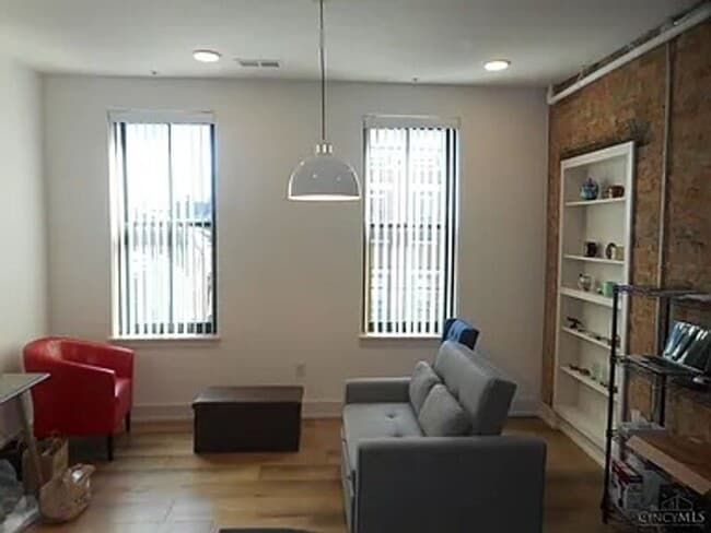 Building Photo - 26 E 15th St