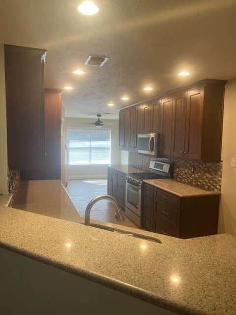 Building Photo - 3019 Cloverdale Dr