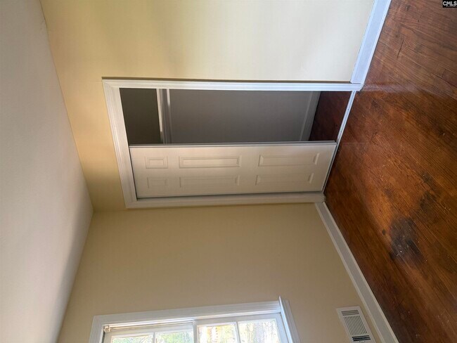 Building Photo - 1111 Standish St