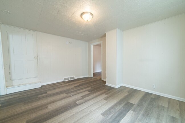 Building Photo - 316 E Pine St.
