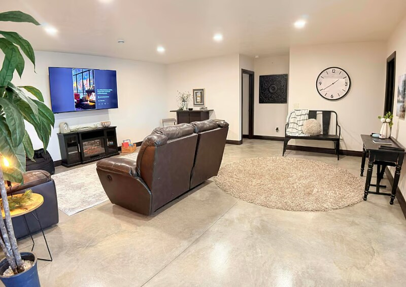 Building Photo - 921 Haley