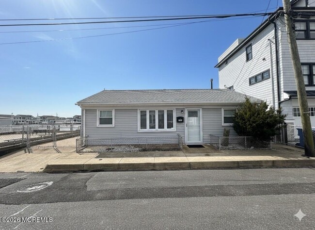 Building Photo - 259 Joseph St