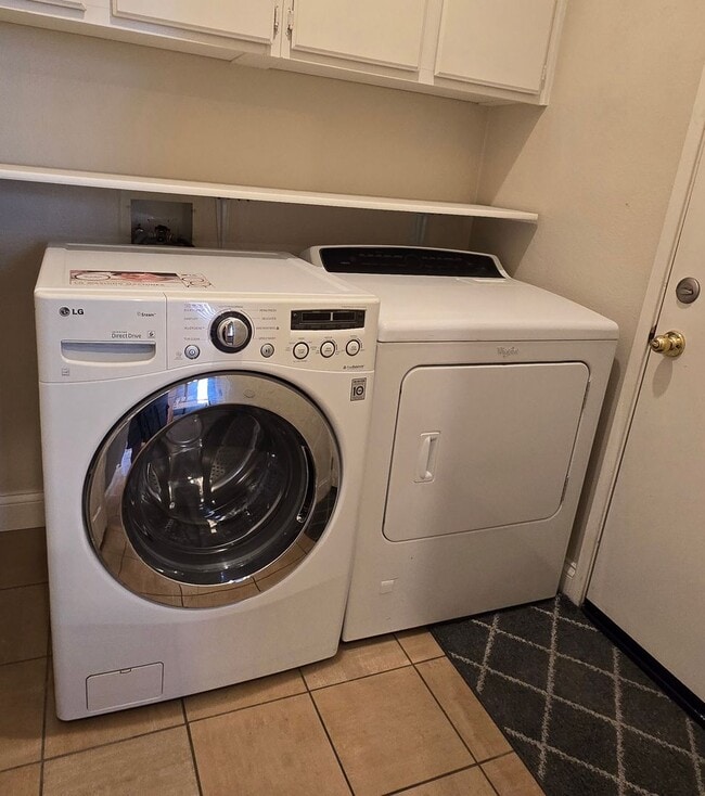 Building Photo - Orange 3 Bed, 2.5 Bath Townhouse for Lease...