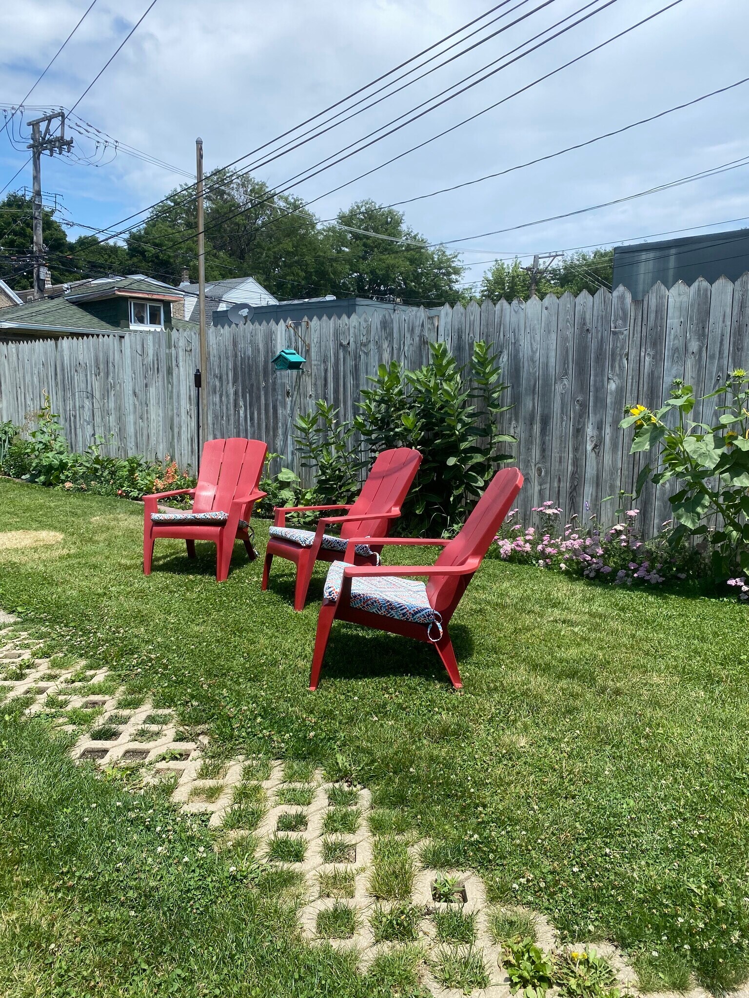 a place to relax - 2726 W Wellington Ave
