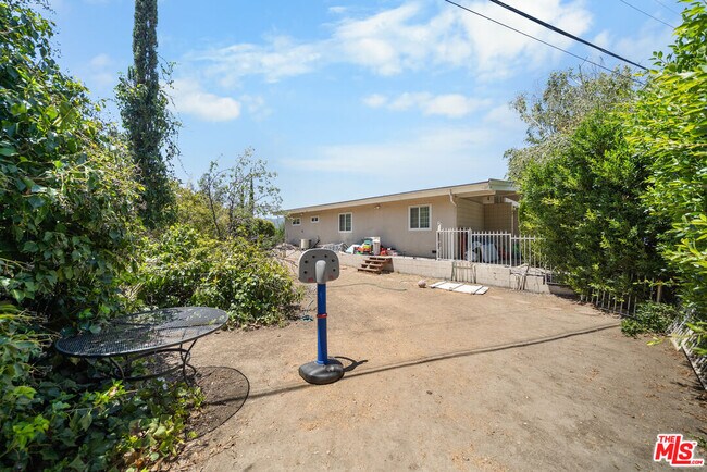 Building Photo - 3114 Henrietta Ave