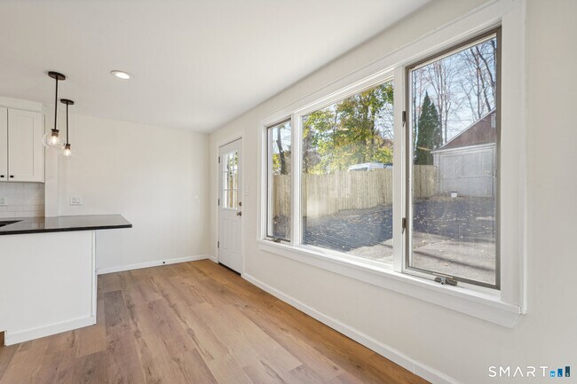 Building Photo - 21 Soundview Ave