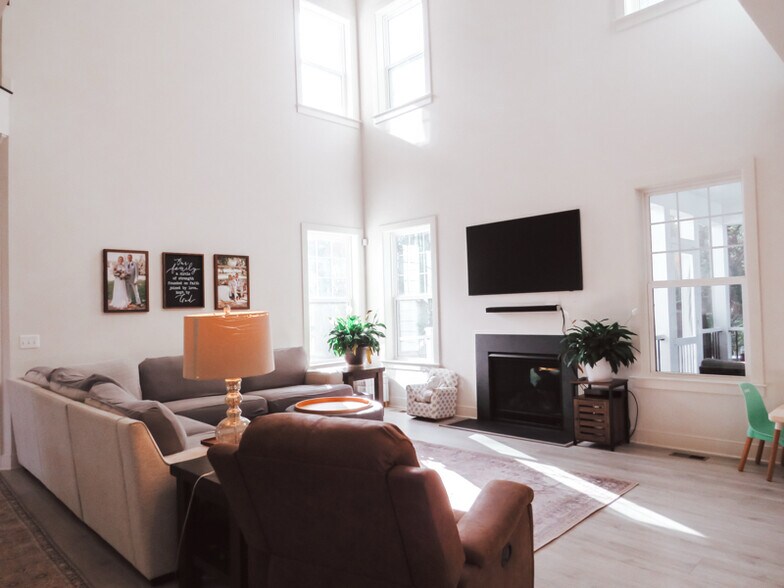 Building Photo - 24353 White Elm Pl