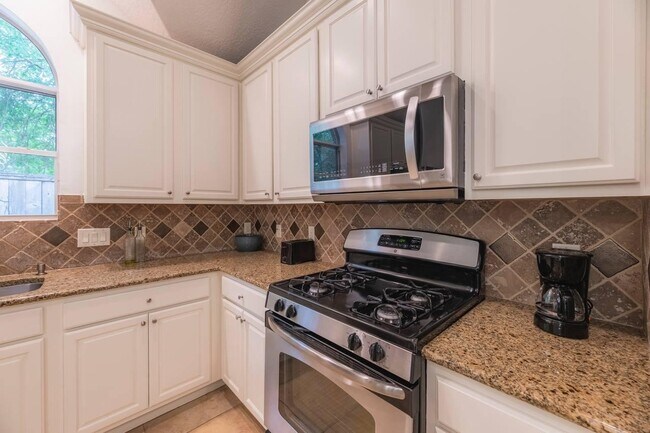 Building Photo - 6 Avenswood Pl