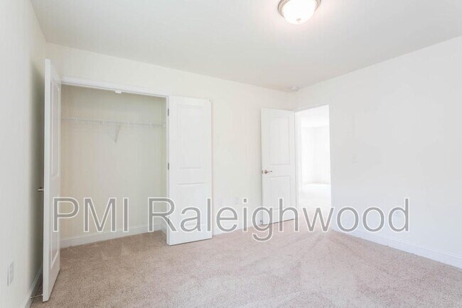 Building Photo - 2001 Seford Dr