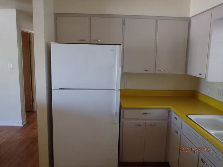 Building Photo - 605 W Lake St