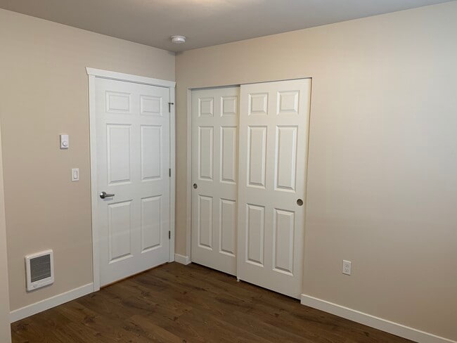 Building Photo - 619 Elizabeth St