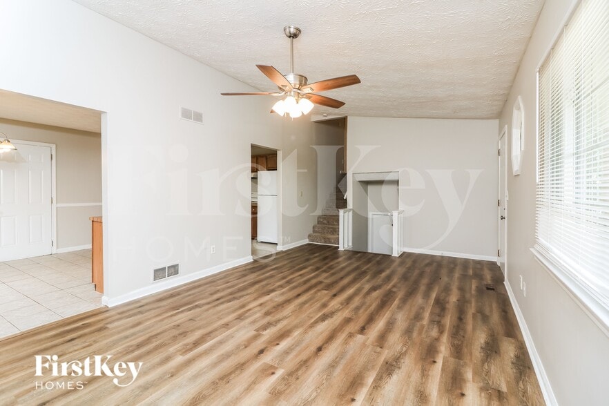 Building Photo - 1705 Olde Oak Dr