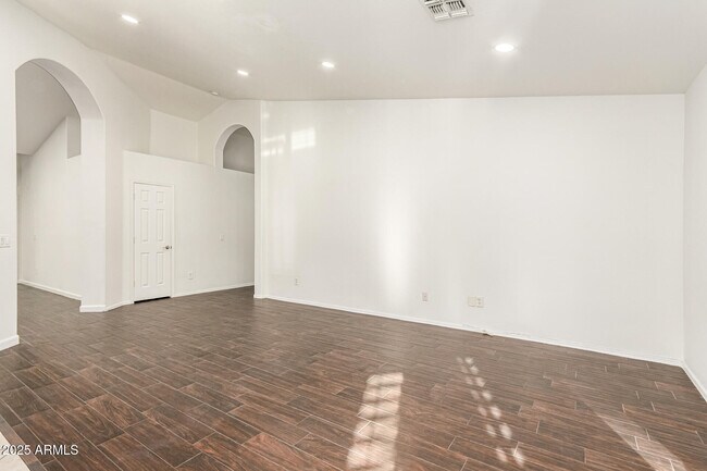 Building Photo - 1825 E Arabian Dr