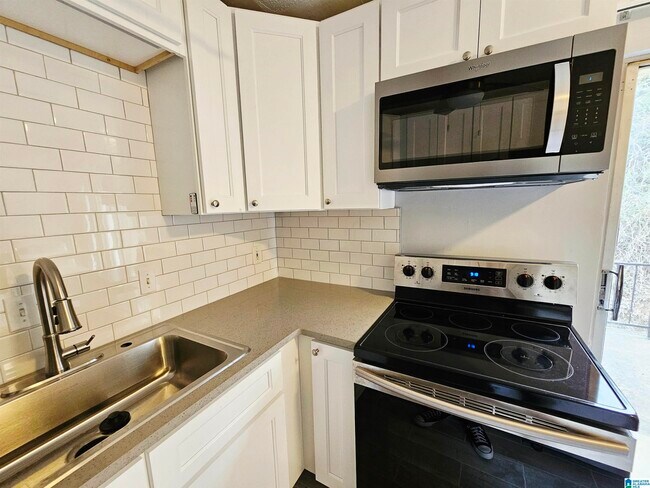 Building Photo - 3425 Sandner Ct