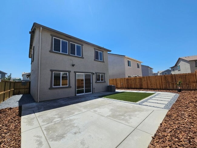 Building Photo - 8296 Whippersnapper Way