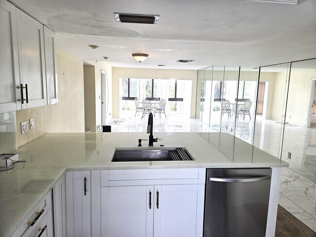 Building Photo - 1731 Presidential Way