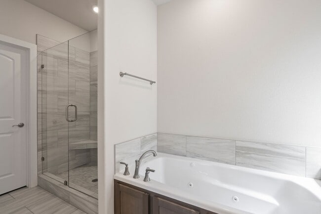 Building Photo - Like new 4BR Farmington home! LOADED with ...