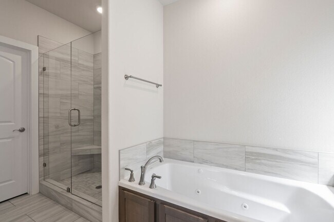 Building Photo - Like new 4BR Farmington home! LOADED with upgrades! Don't miss out!