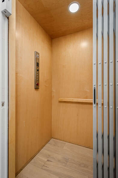 Elevator - 2712 Sharondale Ct