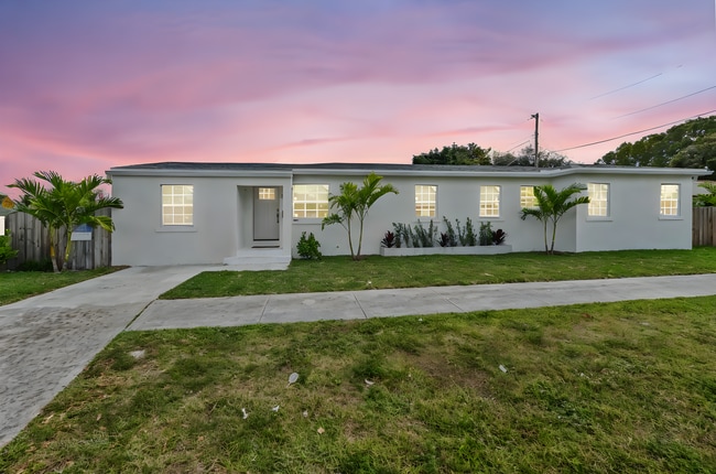 Building Photo - 3400 Parker Ave