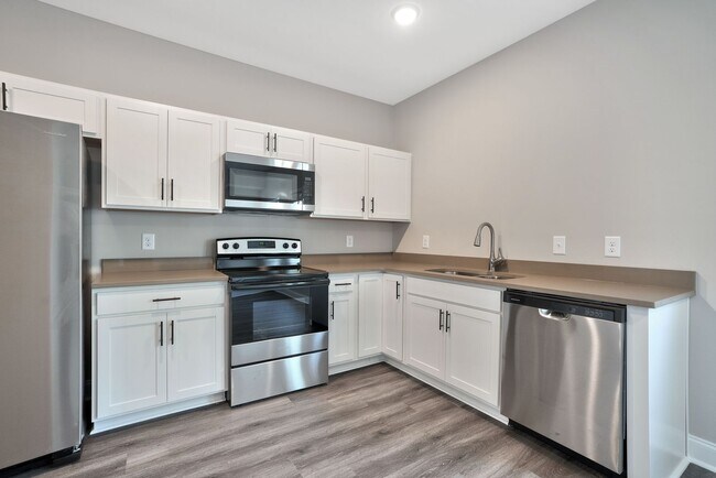 Building Photo - 68 Highland Blf Wy