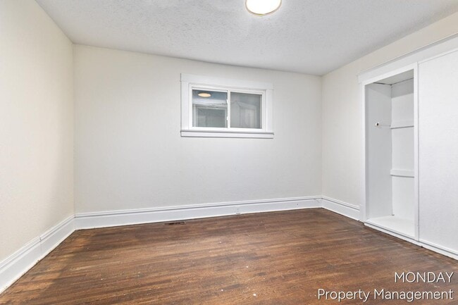Building Photo - 531 W Webster Ave